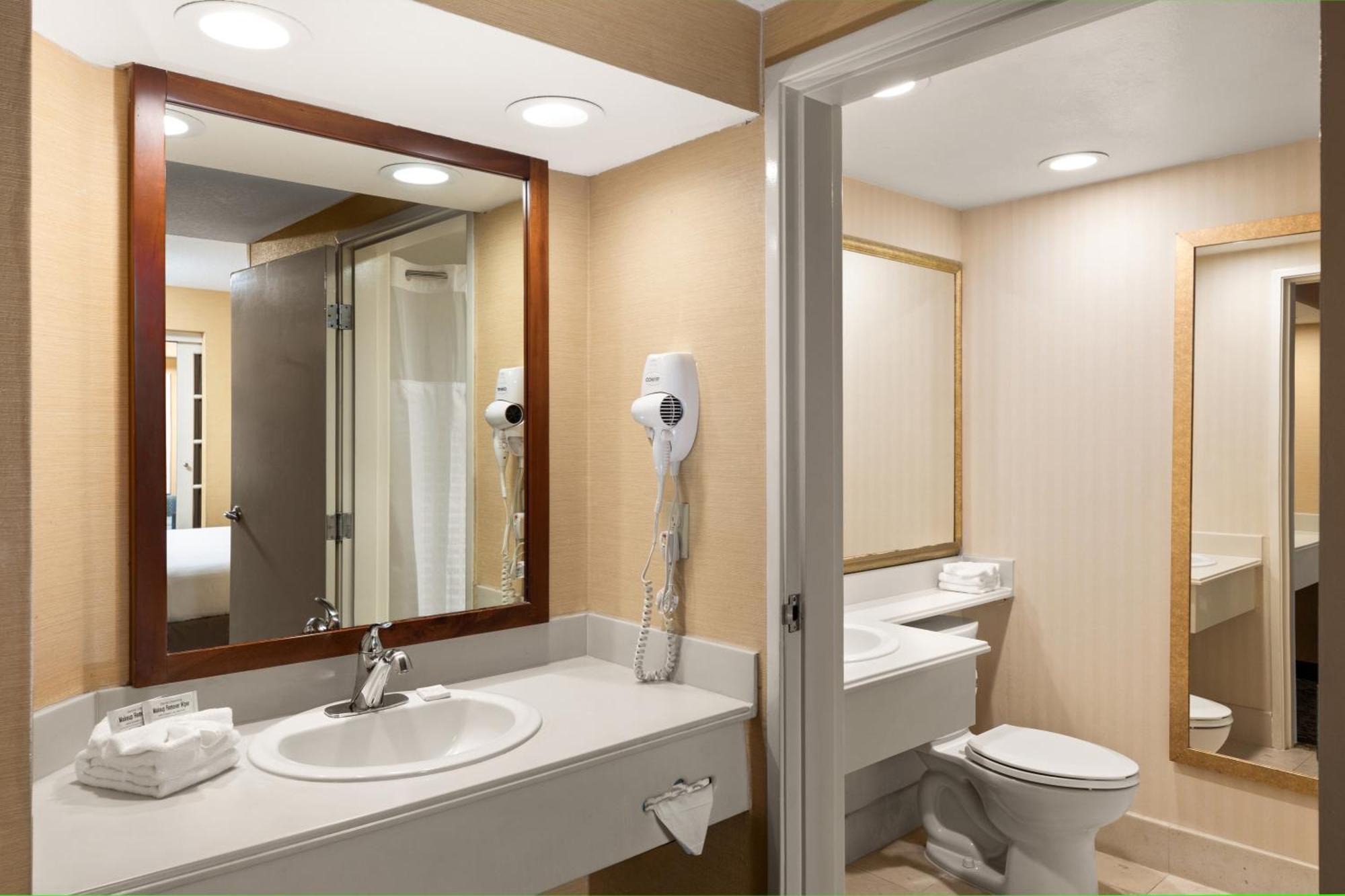 Anaheim Portofino Inn & Suites Экстерьер фото