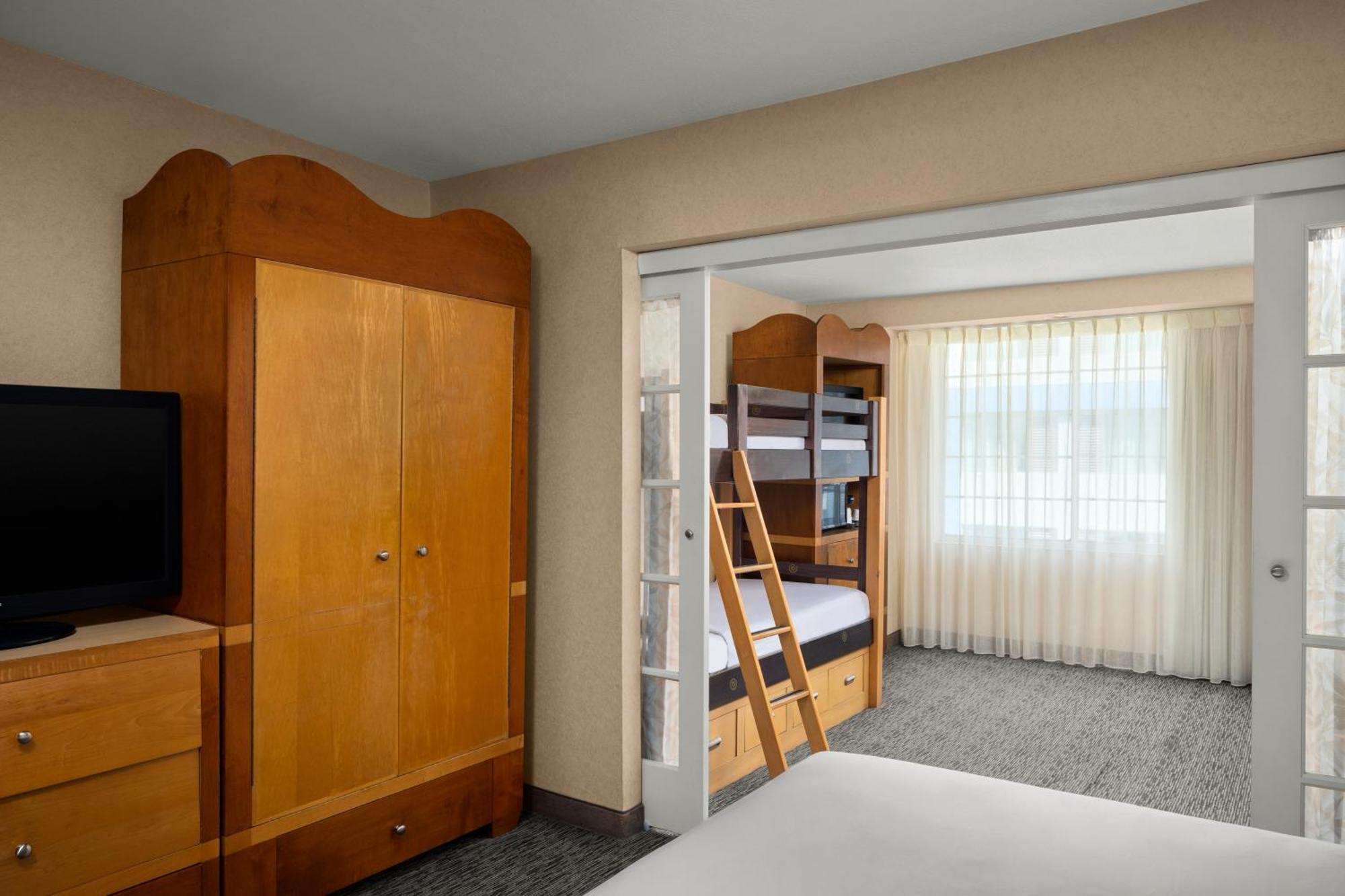 Anaheim Portofino Inn & Suites Экстерьер фото
