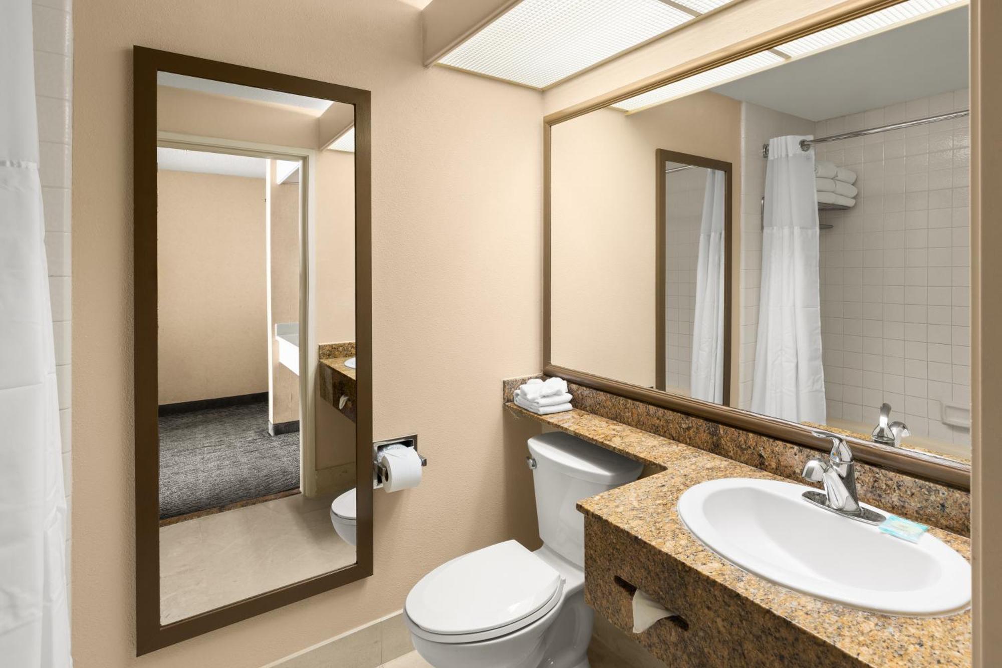 Anaheim Portofino Inn & Suites Экстерьер фото